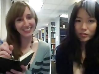 petite asiat en librairie avec une copines (version longue)